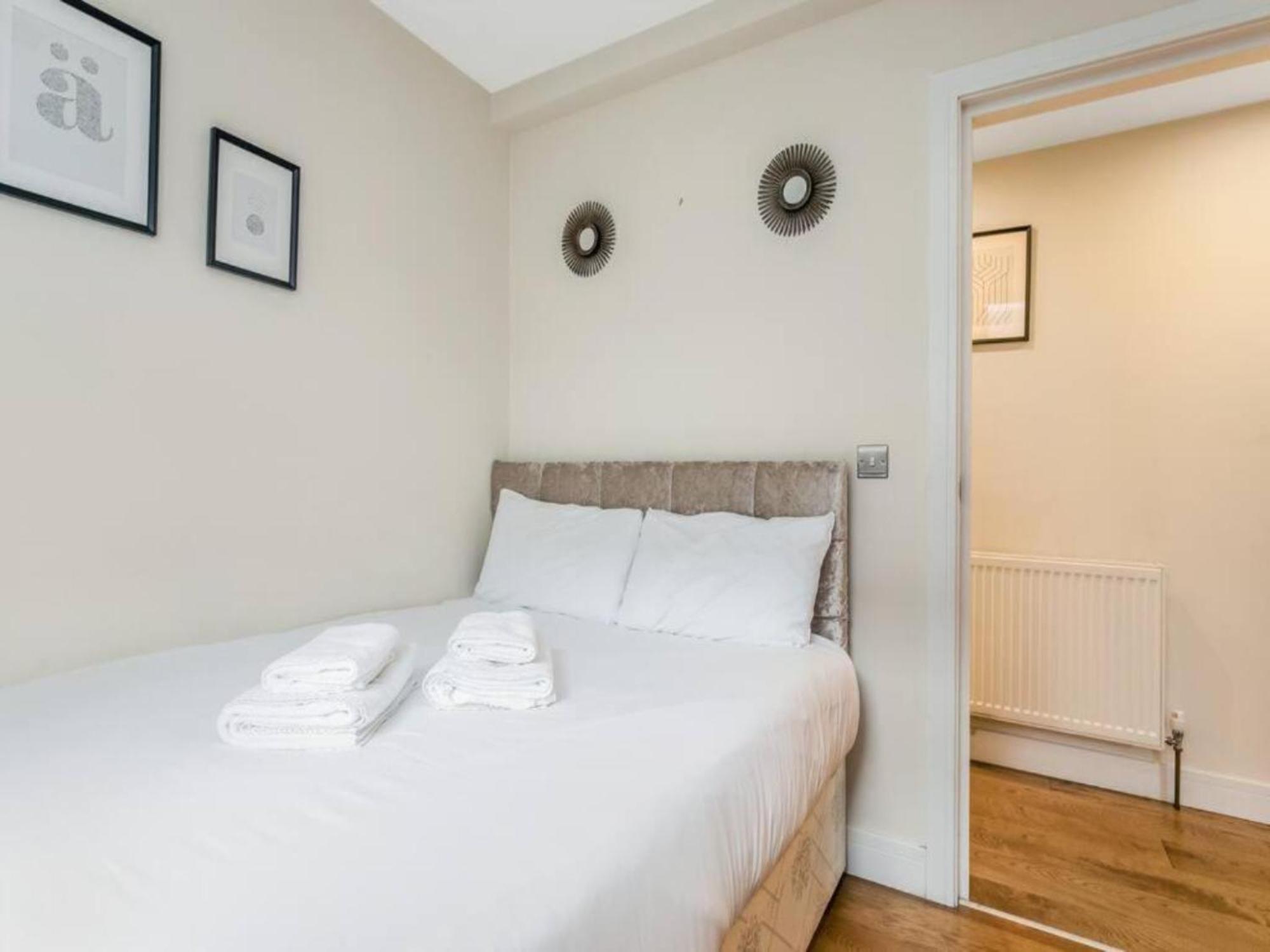 Pass The Keys Ealing Queen Of The Suburbs 2Bd Apartment 런던 외부 사진
