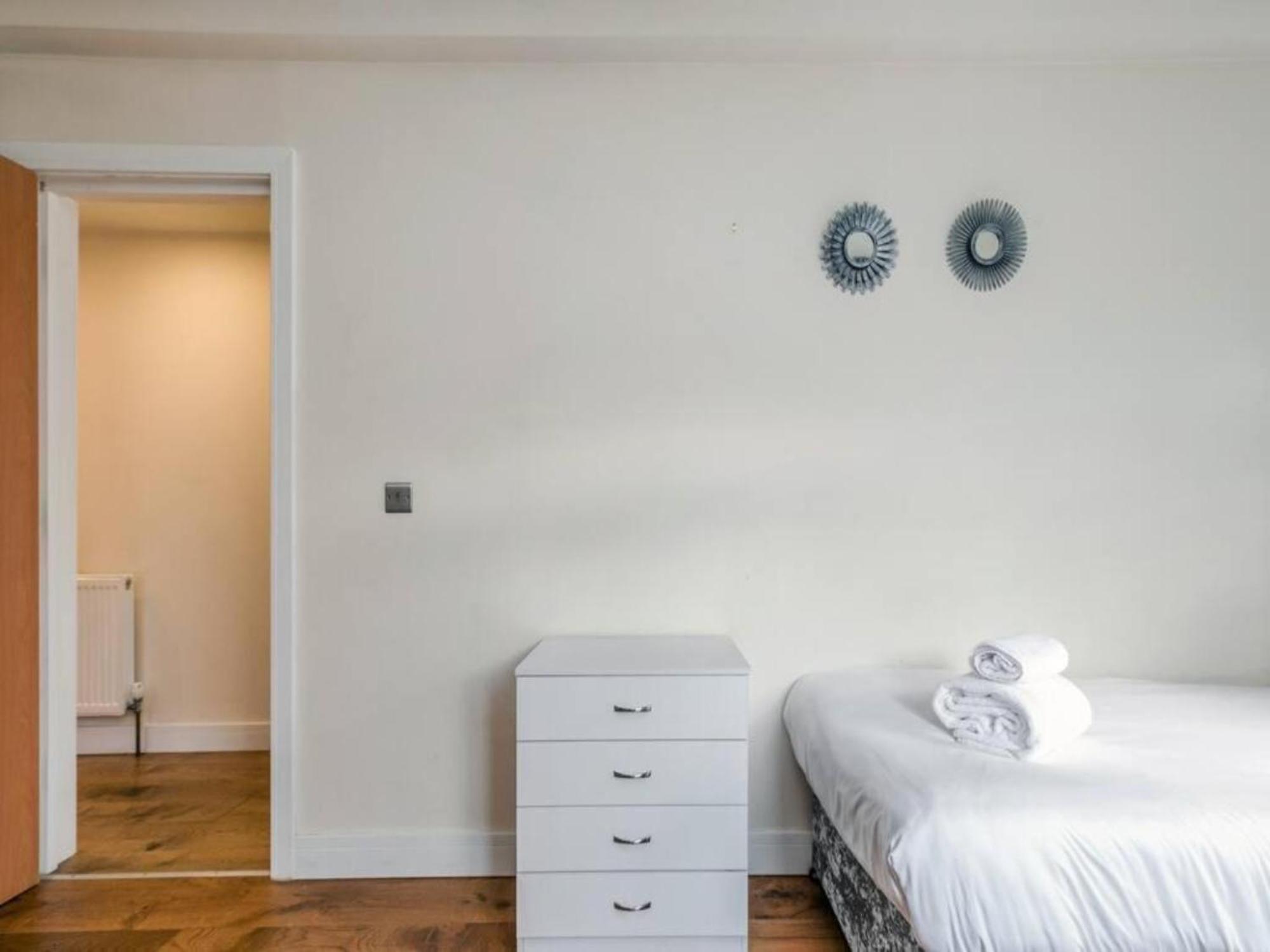 Pass The Keys Ealing Queen Of The Suburbs 2Bd Apartment 런던 외부 사진