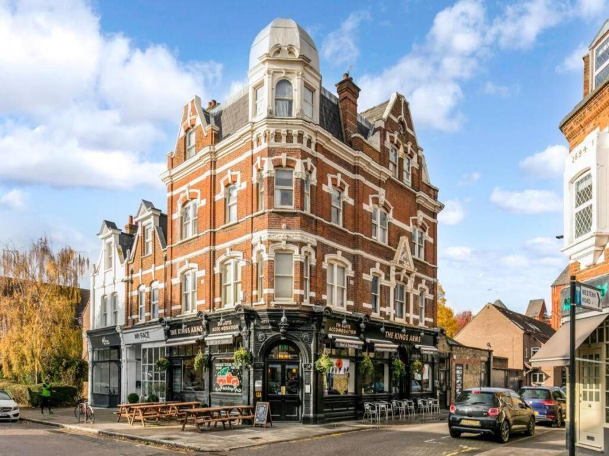 Pass The Keys Ealing Queen Of The Suburbs 2Bd Apartment 런던 외부 사진