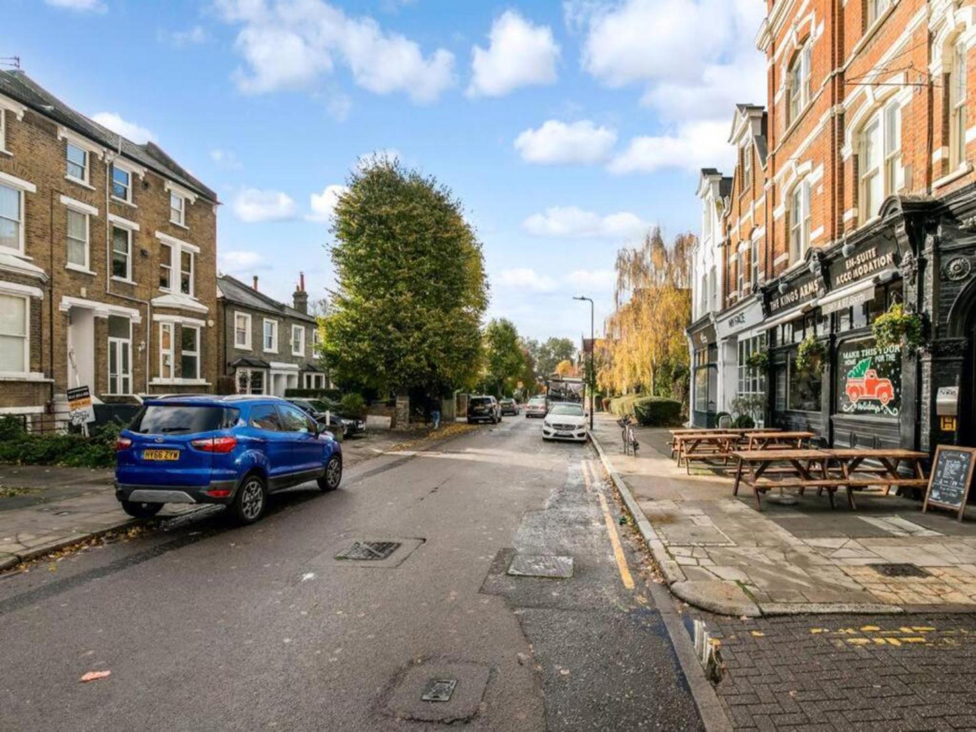 Pass The Keys Ealing Queen Of The Suburbs 2Bd Apartment 런던 외부 사진
